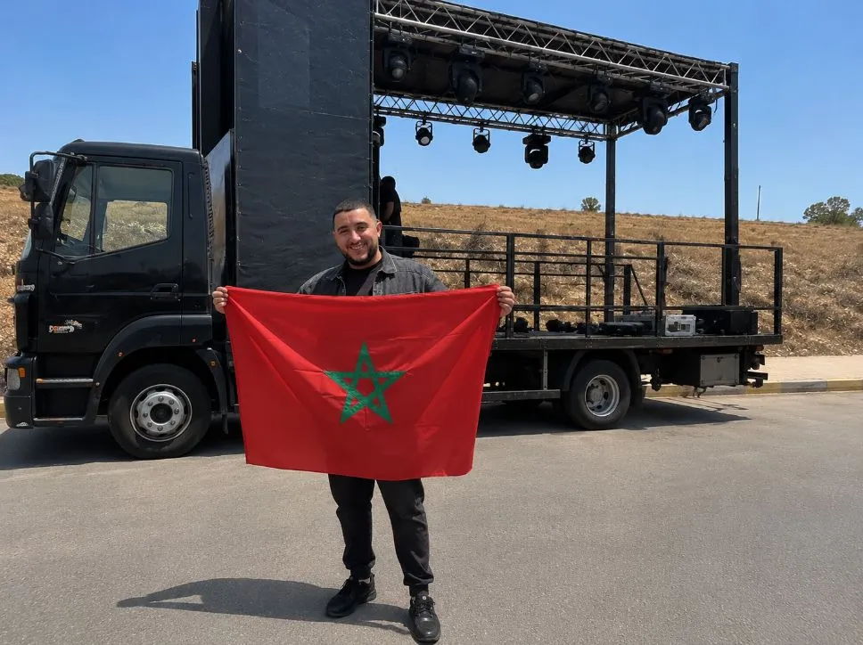 Le camion podium de Megasuss Tech, scène mobile équipée