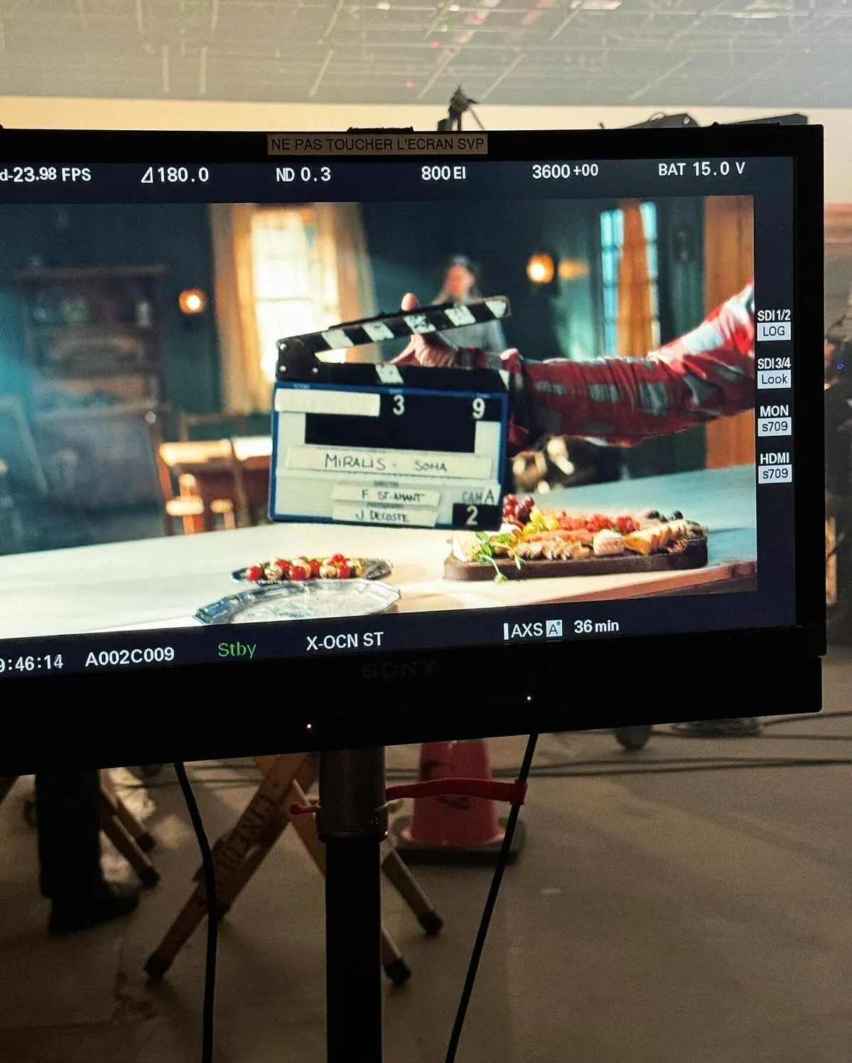 Moniteur de tournage avec le clap de la prise